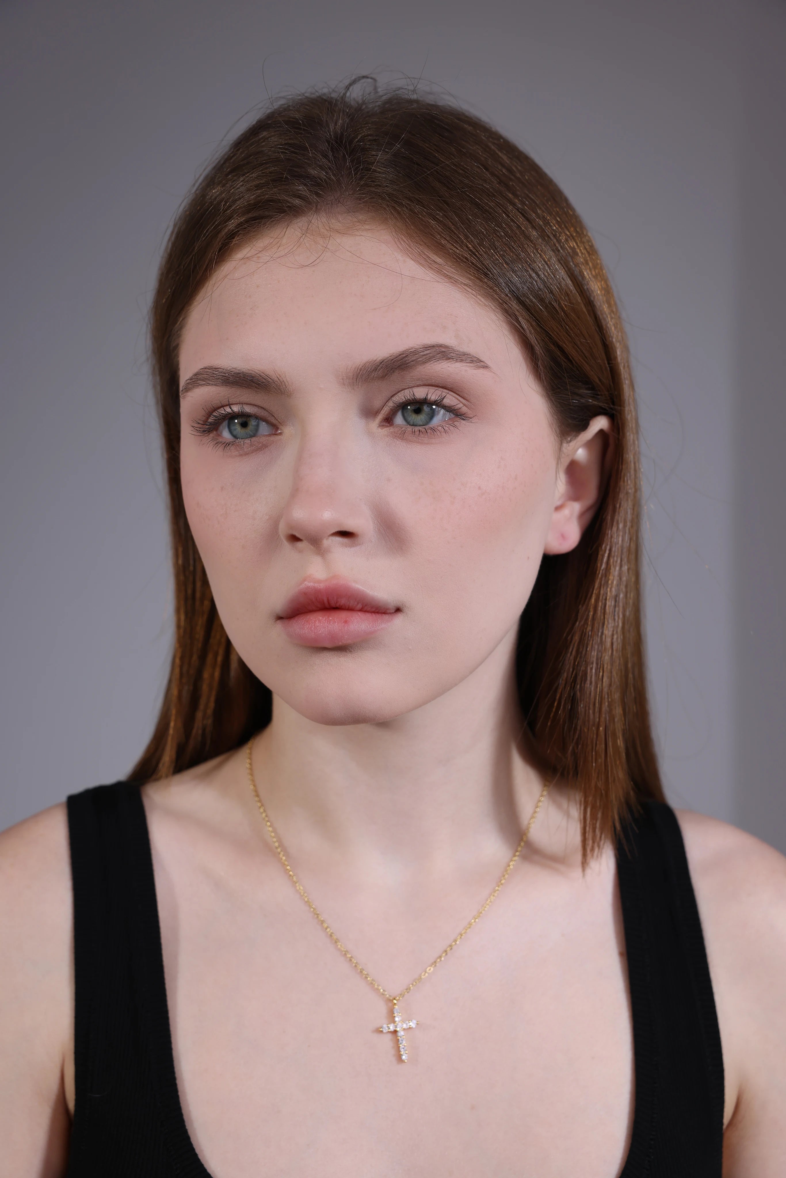 portrait of model wearing gold cross necklace – gift-ready minimalist jewelry