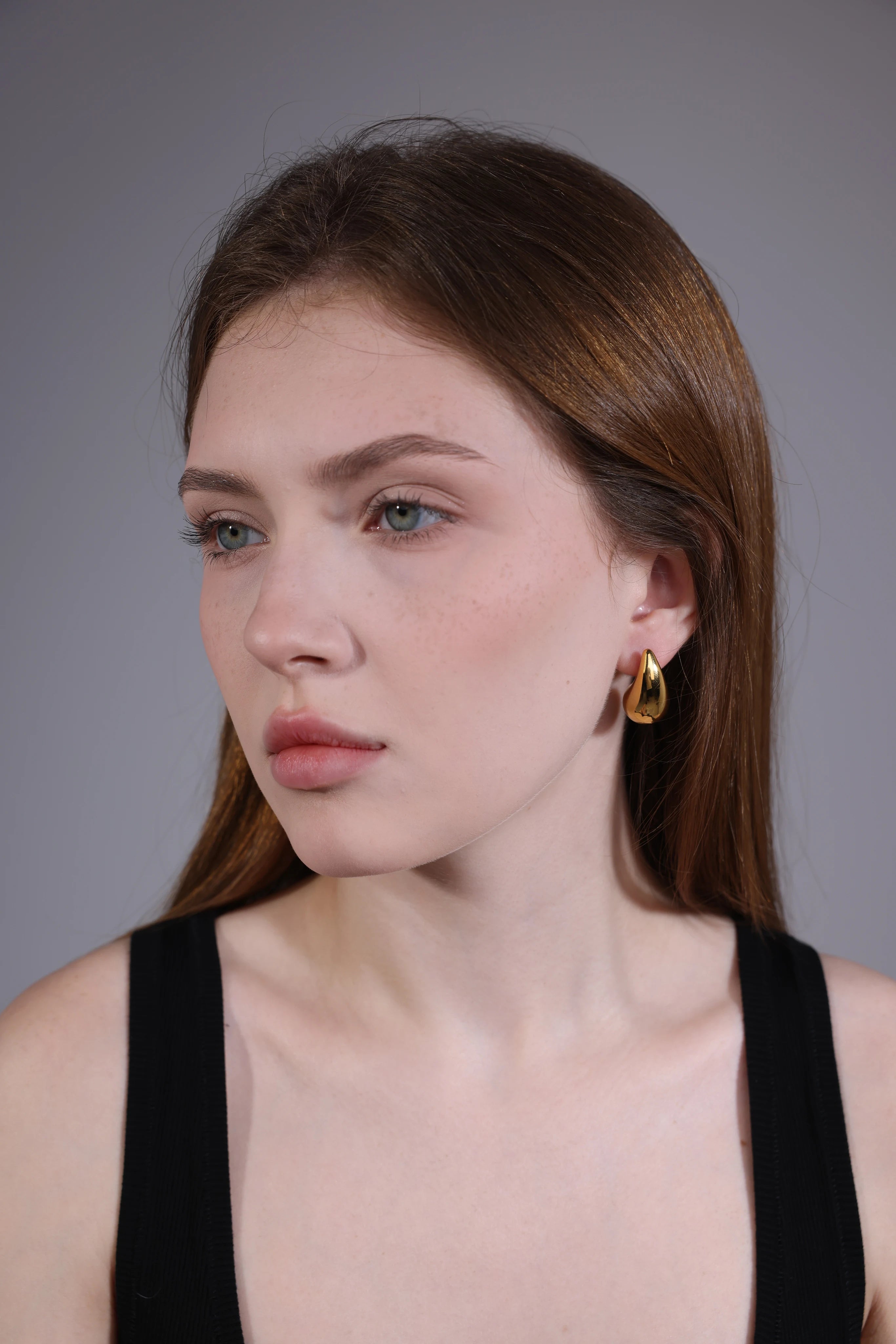 model wearing gold teardrop chunky earrings – side view minimalist retro style
