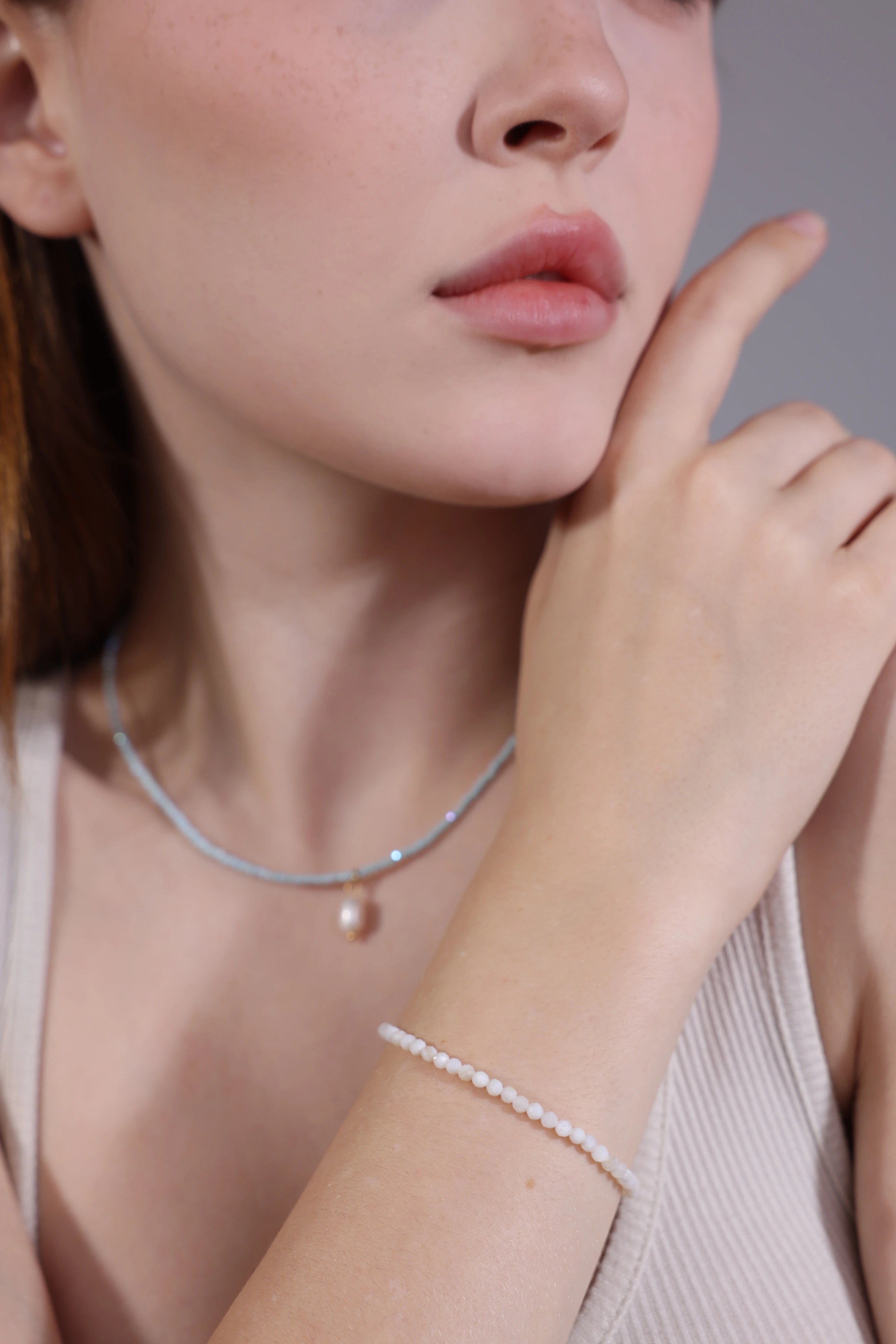 tiny-white-agate-beaded-bracelet-3-2mm-adjustable